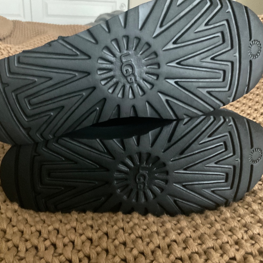 UGG - Picture 6 of 10